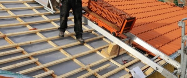 Liteaunage et pose de tuiles neuves par un couvreur à Saint-Sulpice-la-Pointe